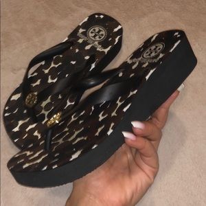 Tory Butch small wedge sandals NWOT